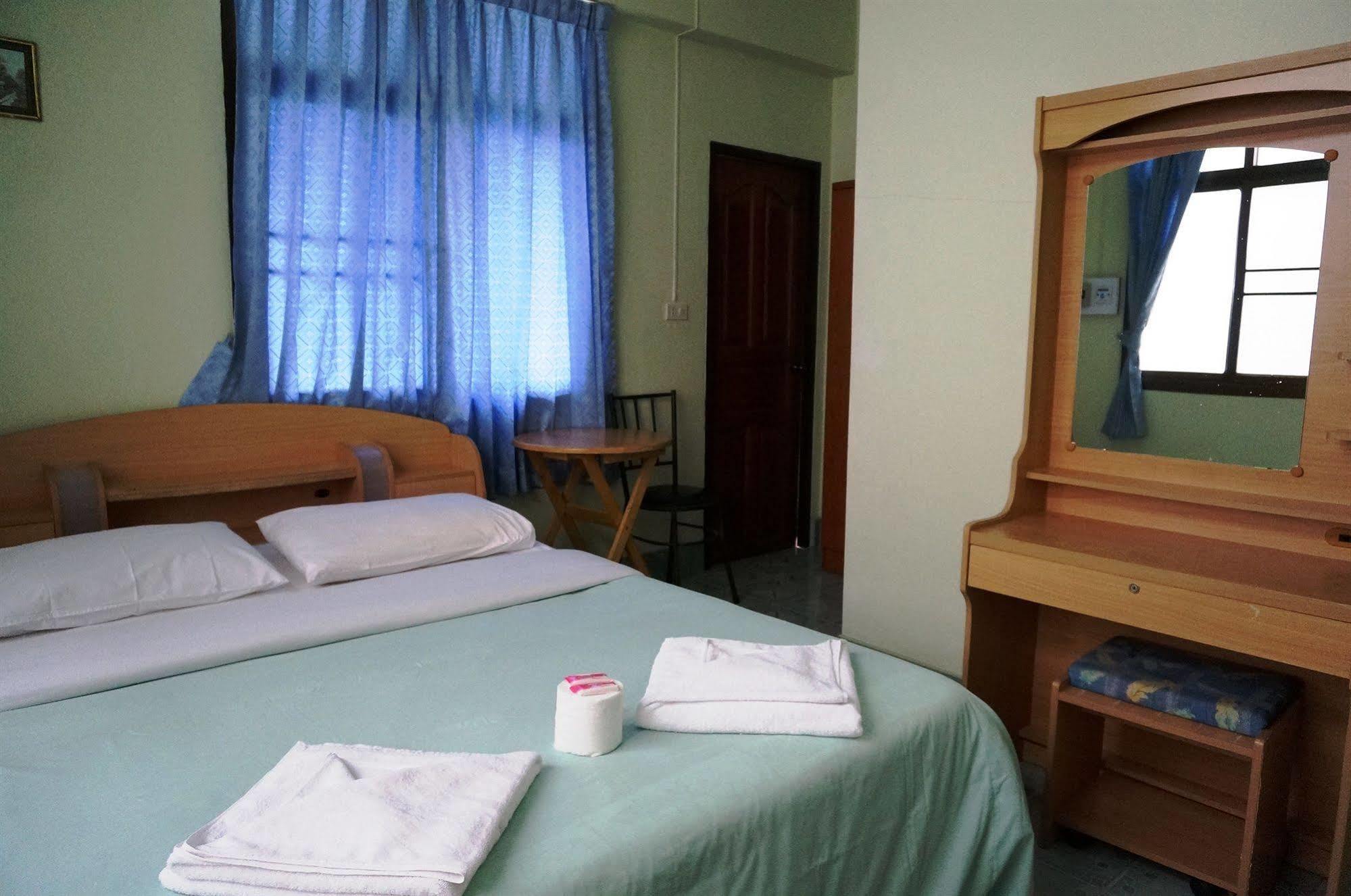 Celtic Inn Guest House Hua Hin Exterior photo